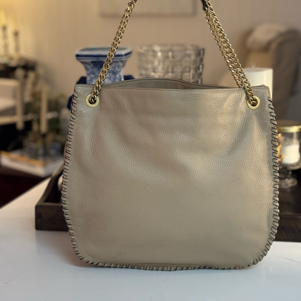 🤍🤎 MICHAEL KORS LIGHT TAN LEATHER WHIPPED CHELSEA BAG! - Picture 5 of 12